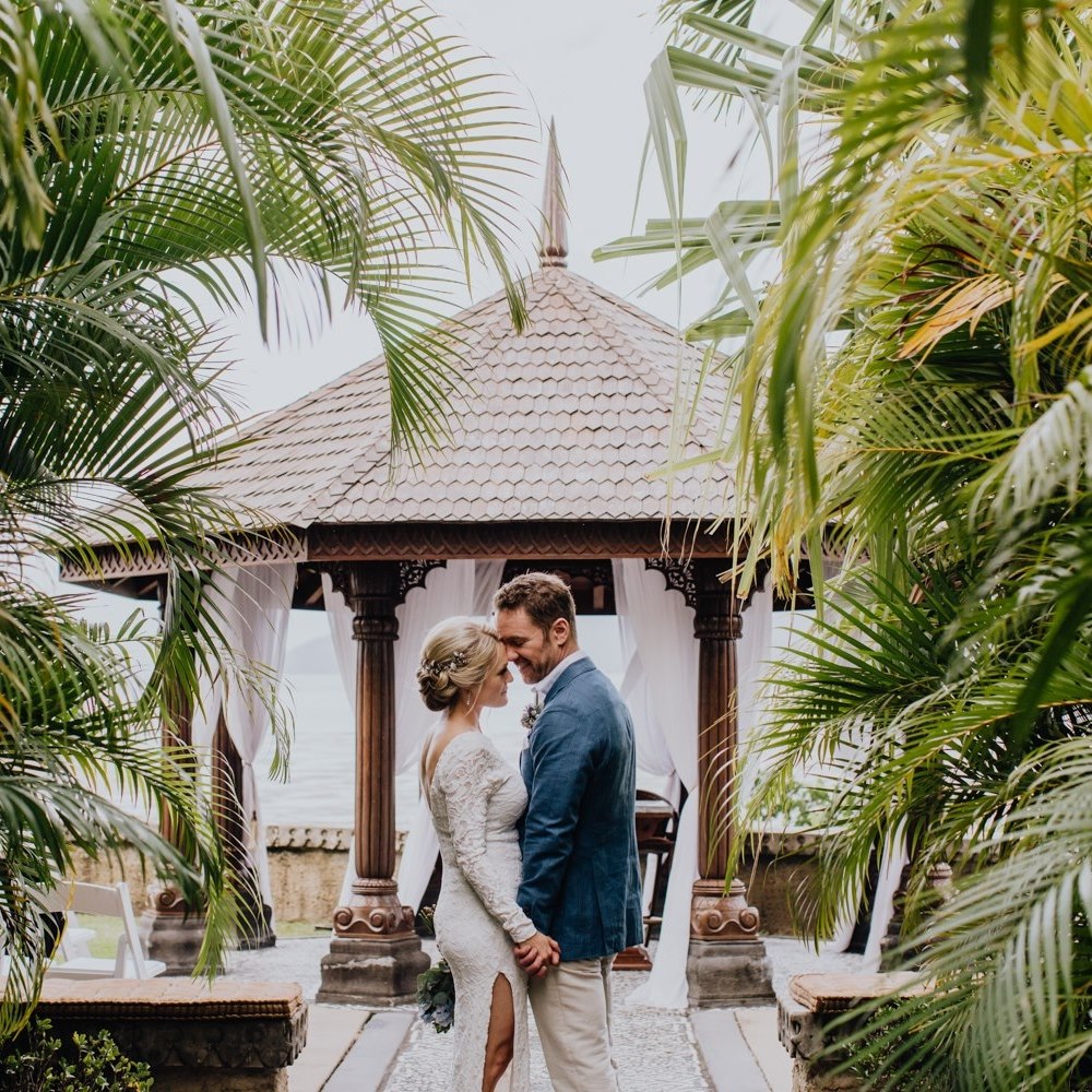 Destination wedding at Villa Botanica in Australia